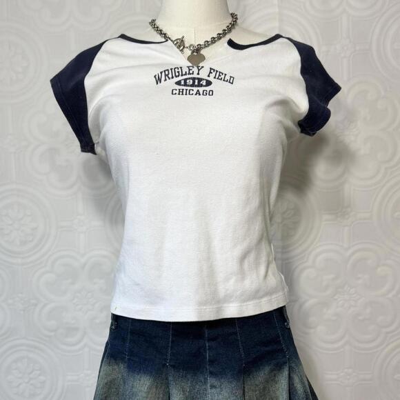 Vintage Wrigley Field Chicago Baseball Baby Tee Womens XS S White Navy Kavio - Picture 1 of 7